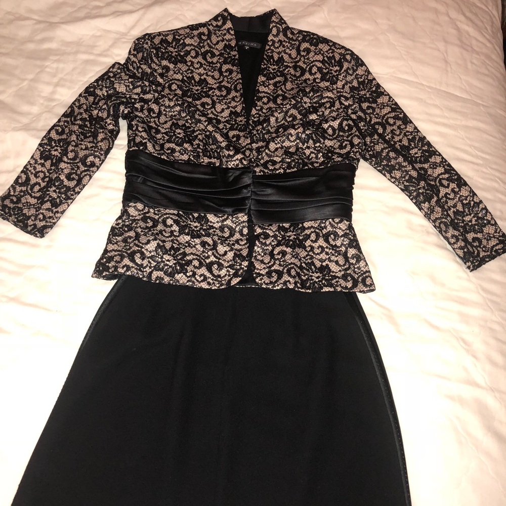 Dresses - Picture 2 of 2